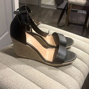 Black wedges